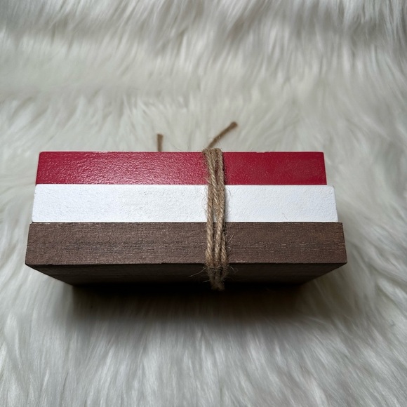 Festive 'Holly Jolly' Wall Art with Hot Cocoa Decor - Picture 3 of 5